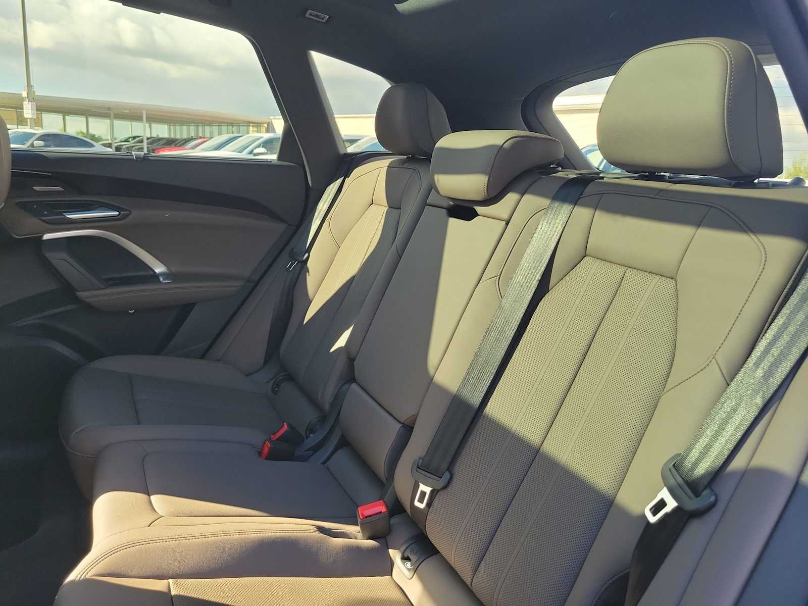 Thumbnail: 2025 Audi Q5 - 19