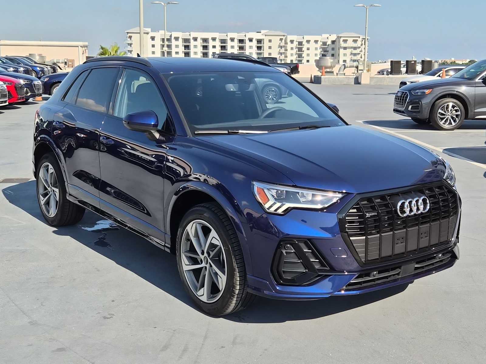 Thumbnail: 2025 Audi Q3 - 8