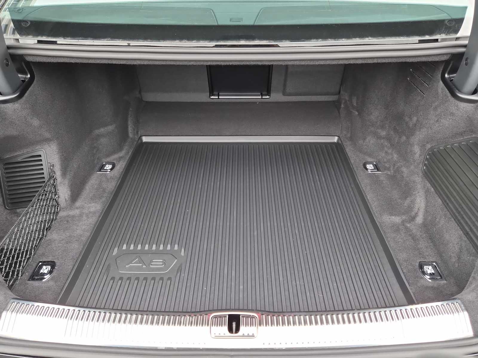 Thumbnail: 2025 Audi A8 - 27