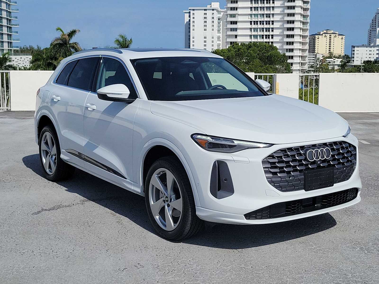 Thumbnail: 2025 Audi Q5 - 8