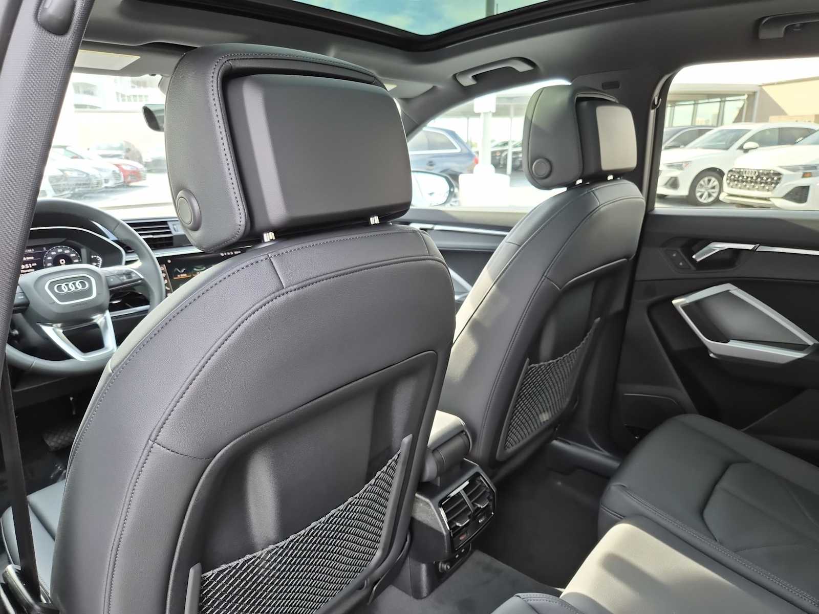 Thumbnail: 2025 Audi Q3 - 17