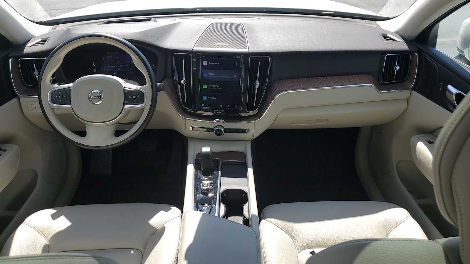 Thumbnail: 2022 Volvo XC60 - 15