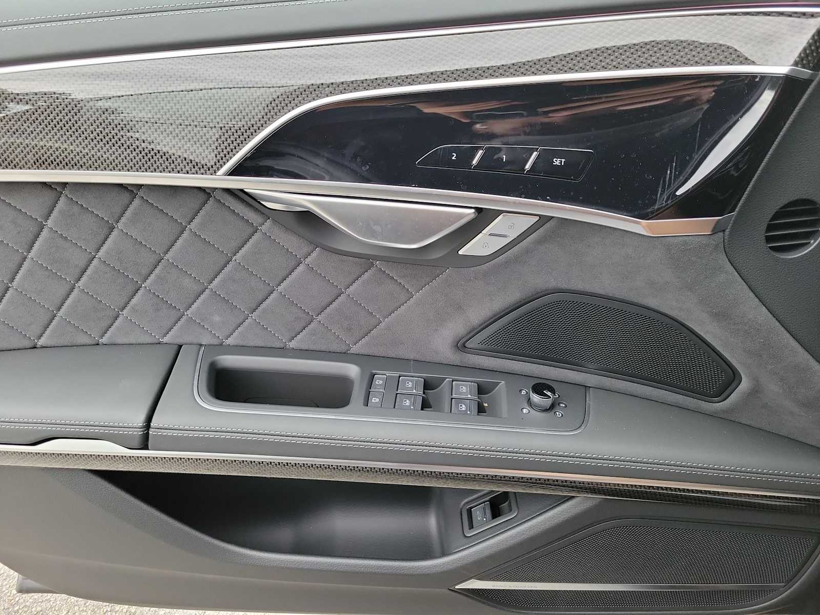 Thumbnail: 2025 Audi S8 - 19