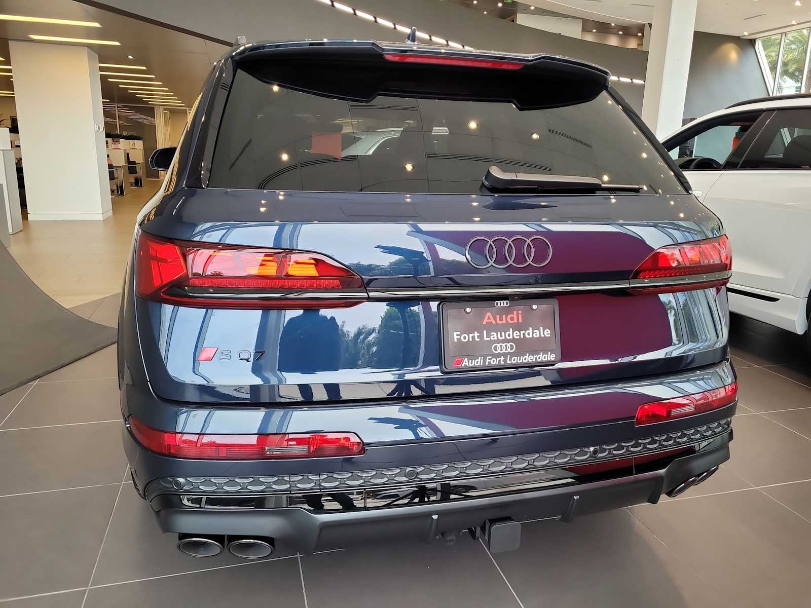 Thumbnail: 2026 Audi SQ7 - 4