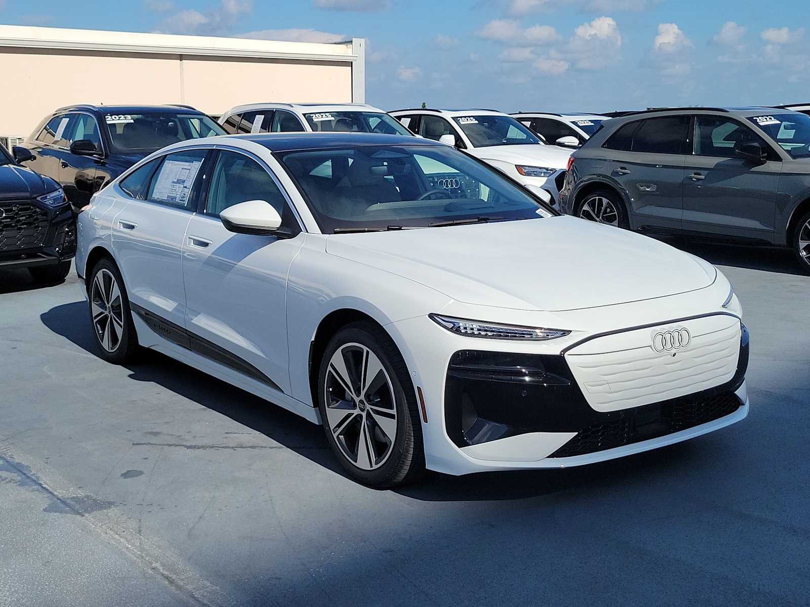 Thumbnail: 2025 Audi e-tron - 8