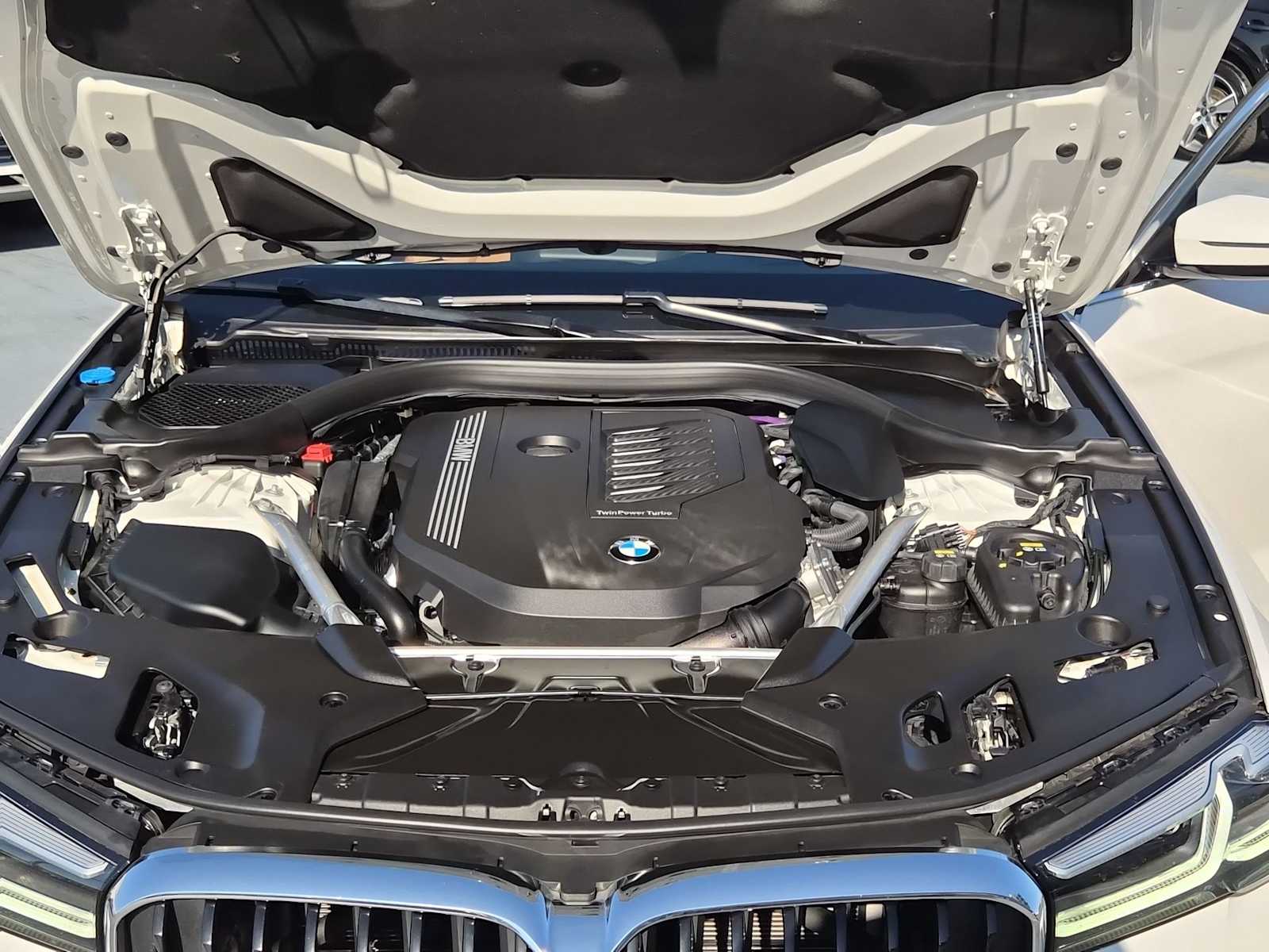 Thumbnail: 2023 BMW 5 Series - 13