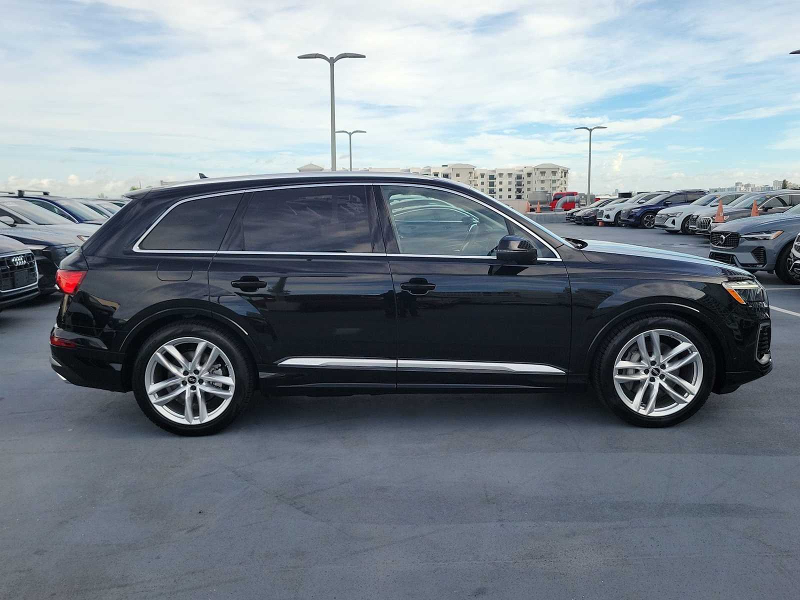 Thumbnail: 2025 Audi Q7 - 7