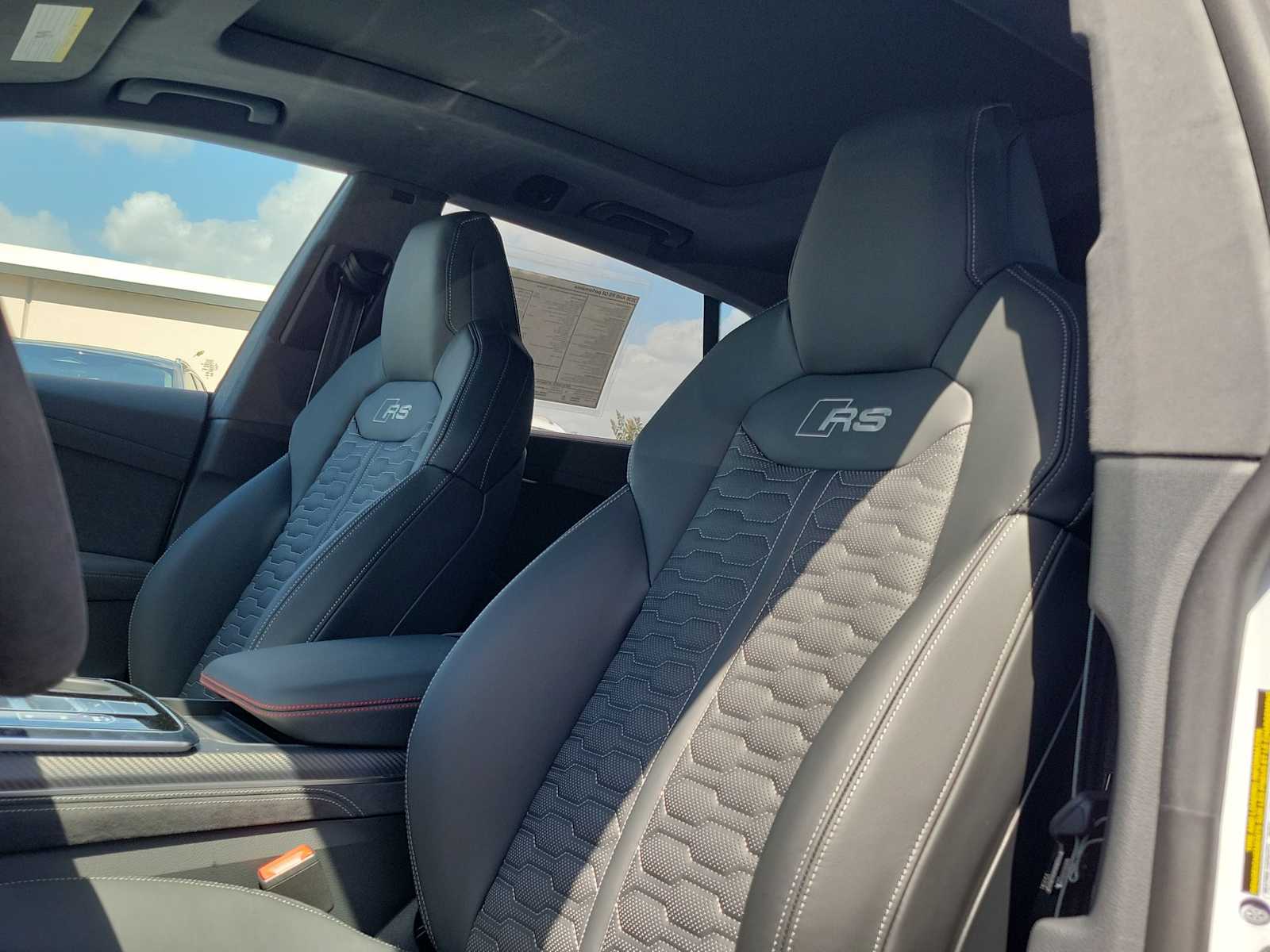 Thumbnail: 2026 Audi RS Q8 - 16
