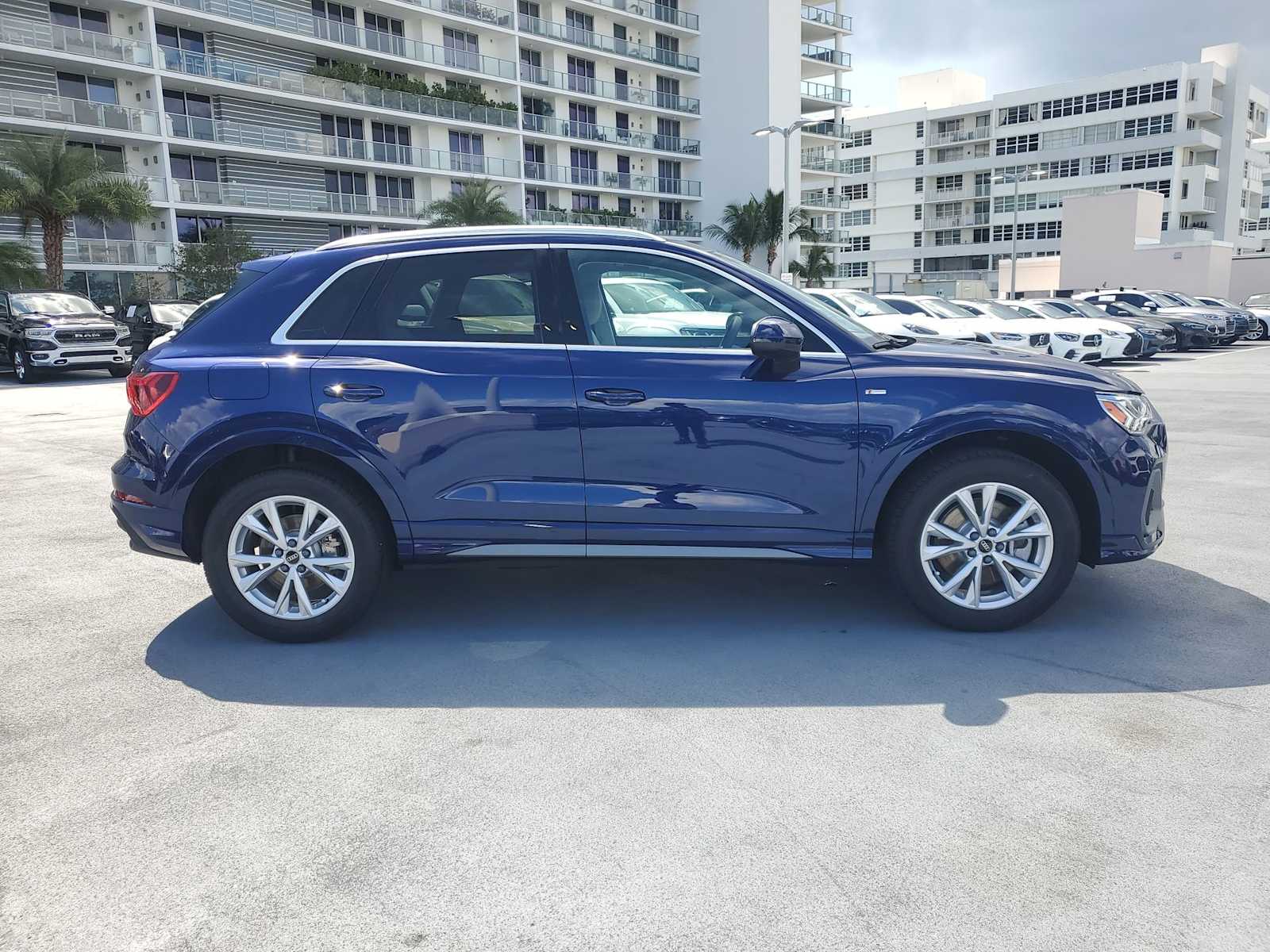 Thumbnail: 2025 Audi Q3 - 7