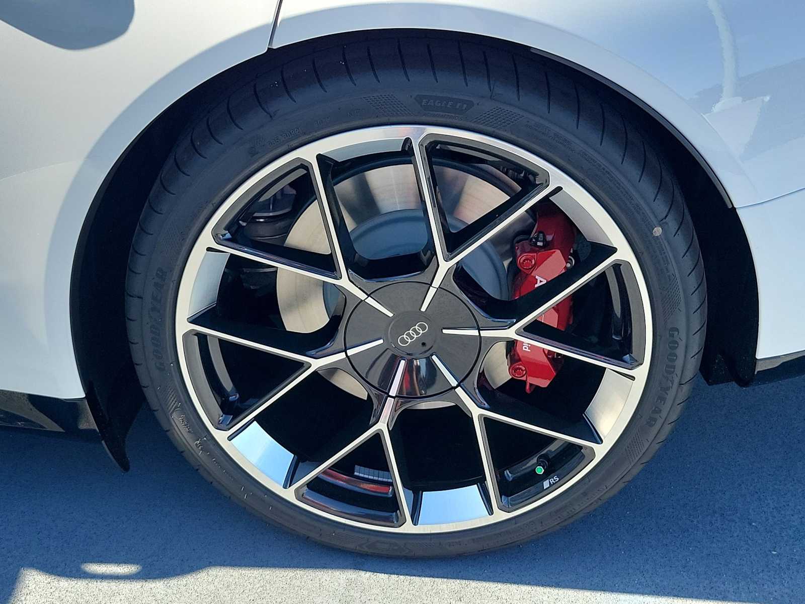 Thumbnail: 2026 Audi RS e-tron GT - 12