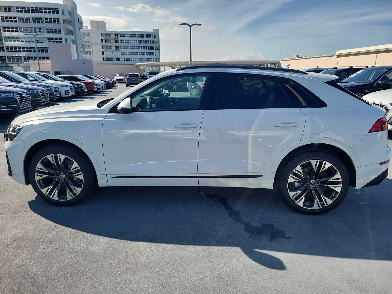 Thumbnail: 2025 Audi Q8 - 3