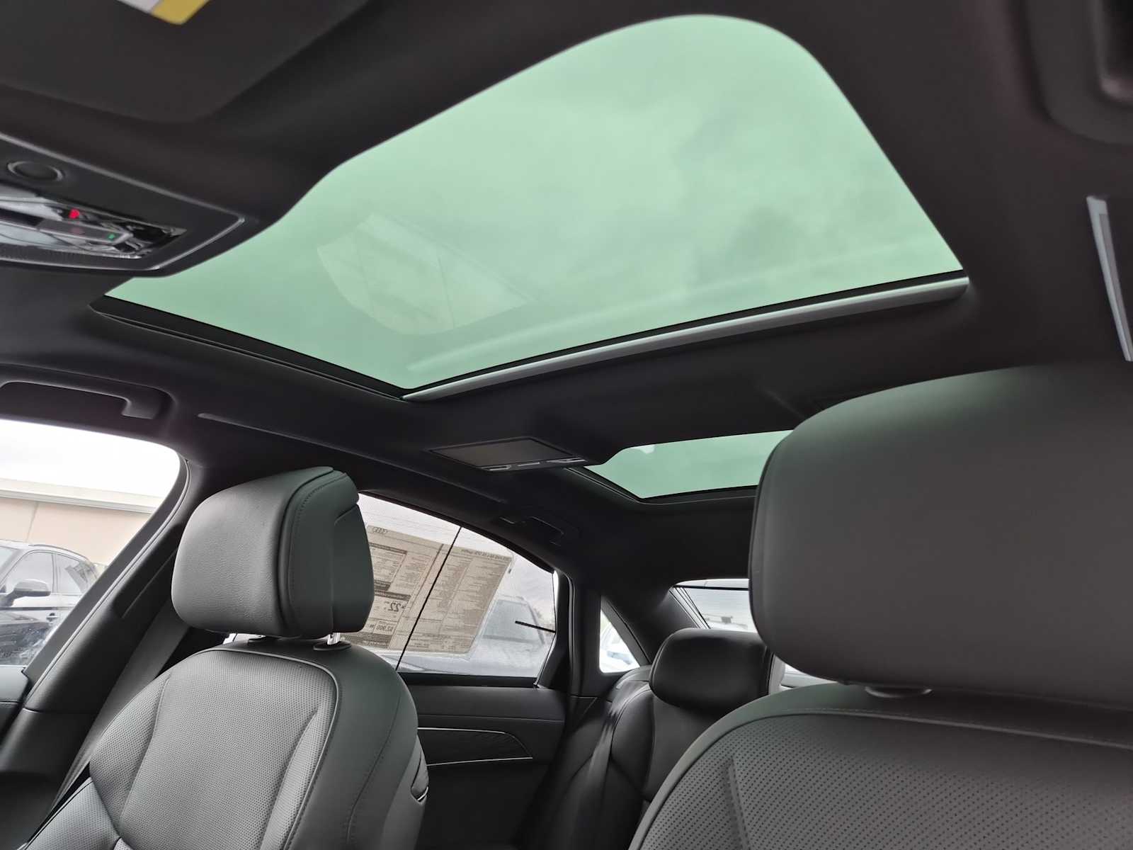 Thumbnail: 2025 Audi A8 - 18