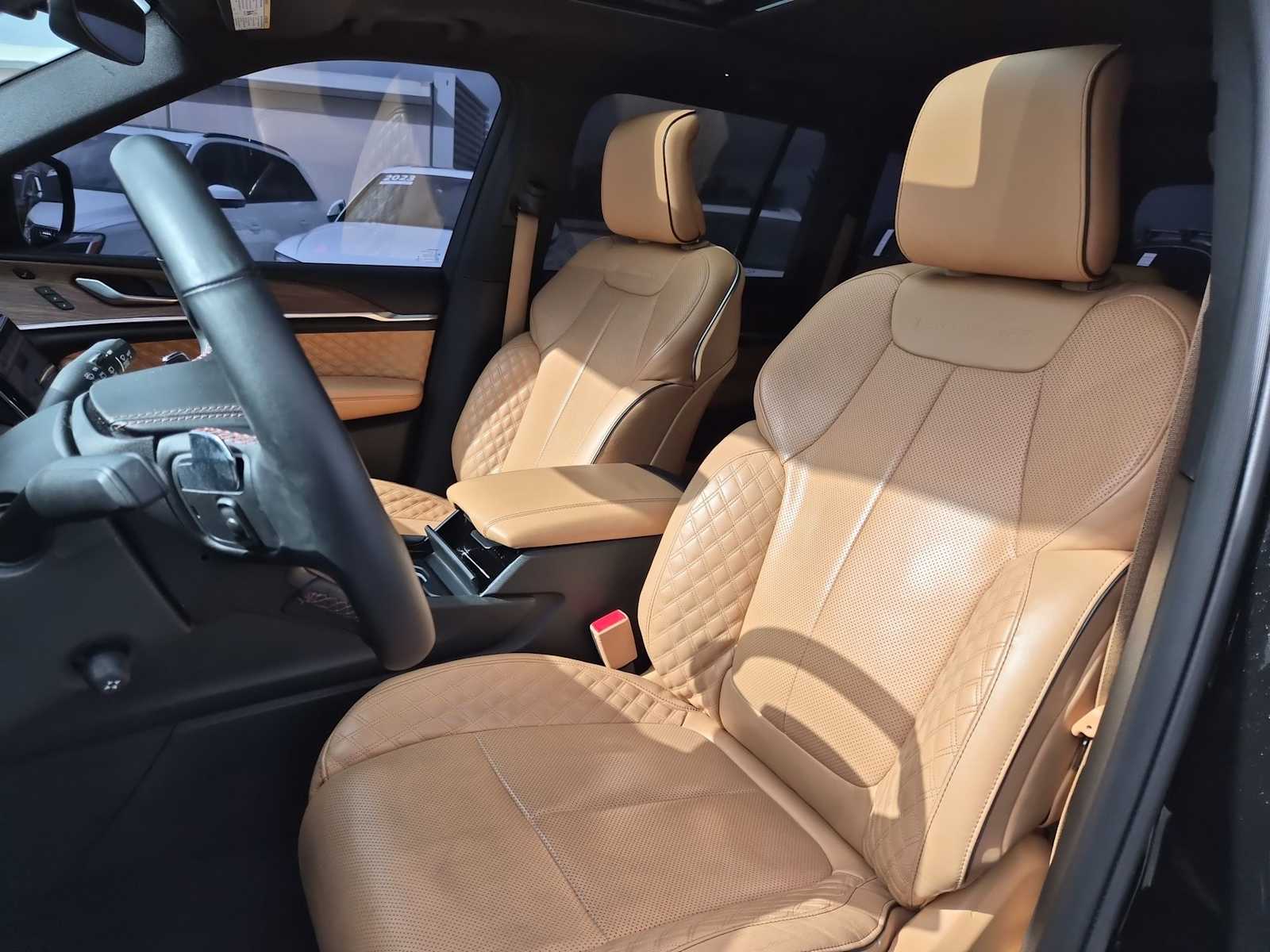 Thumbnail: 2022 Jeep Grand Cherokee - 15