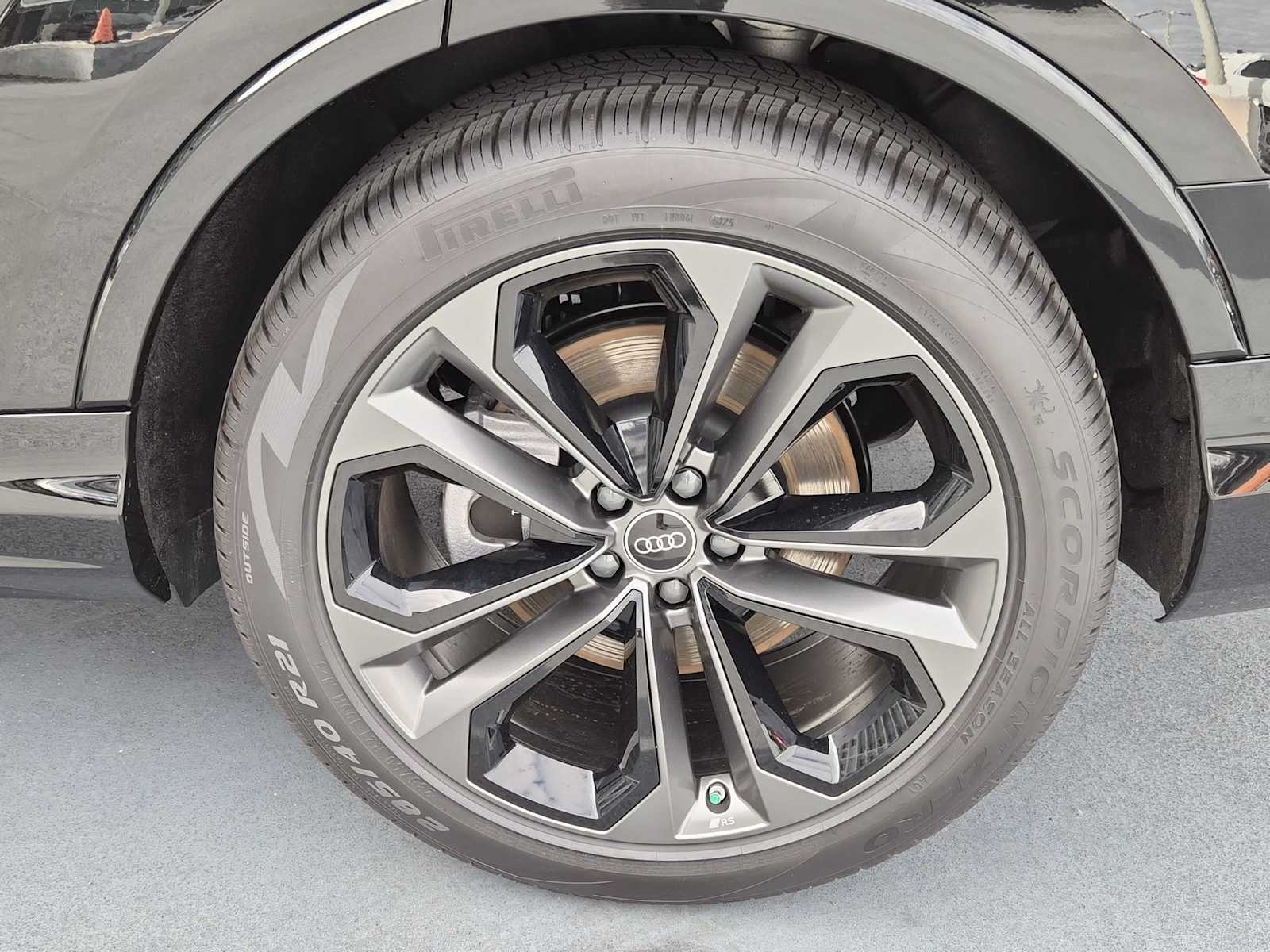 Thumbnail: 2026 Audi Q7 - 12