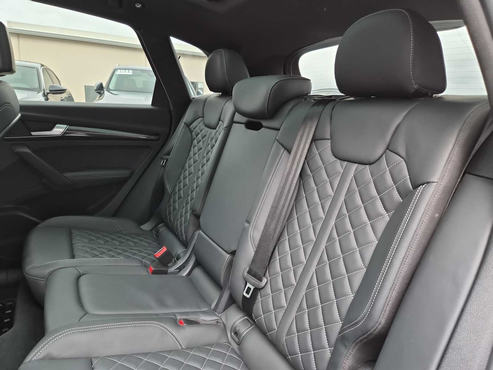 Thumbnail: 2025 Audi SQ5 - 19