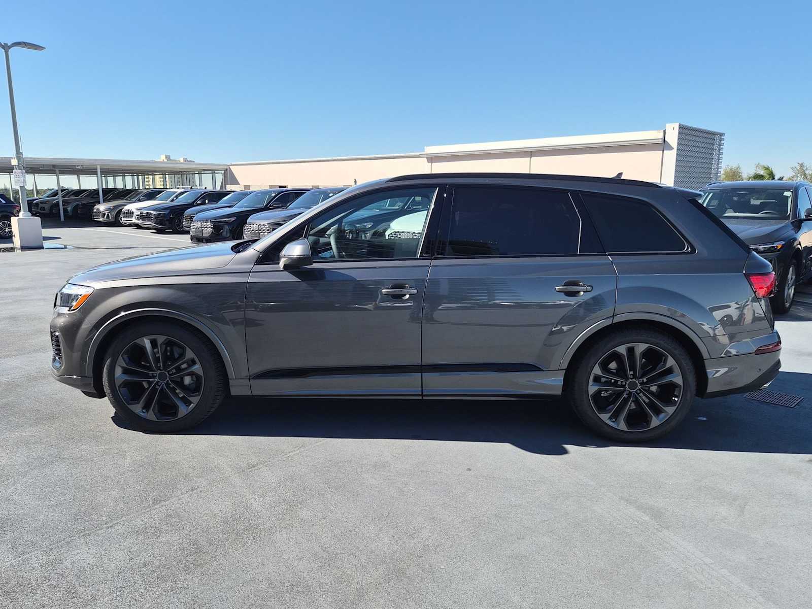 Thumbnail: 2026 Audi Q7 - 3