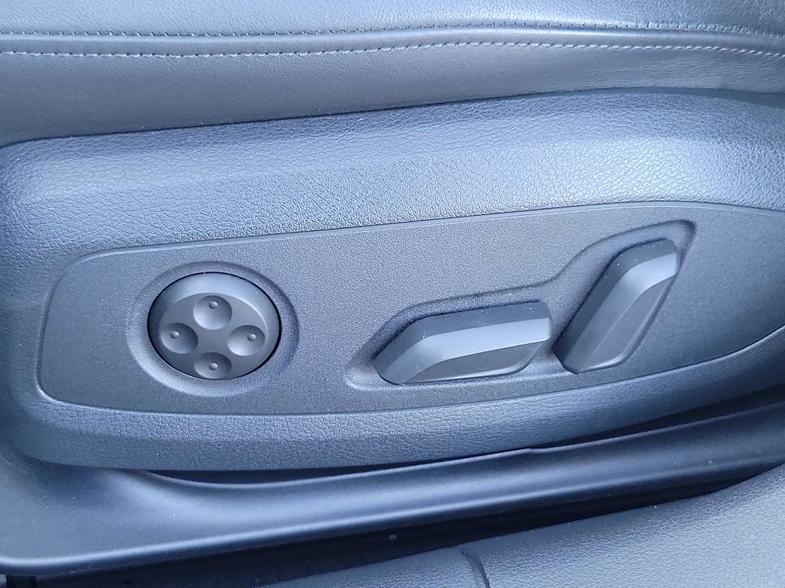 Thumbnail: 2023 Audi A4 - 16