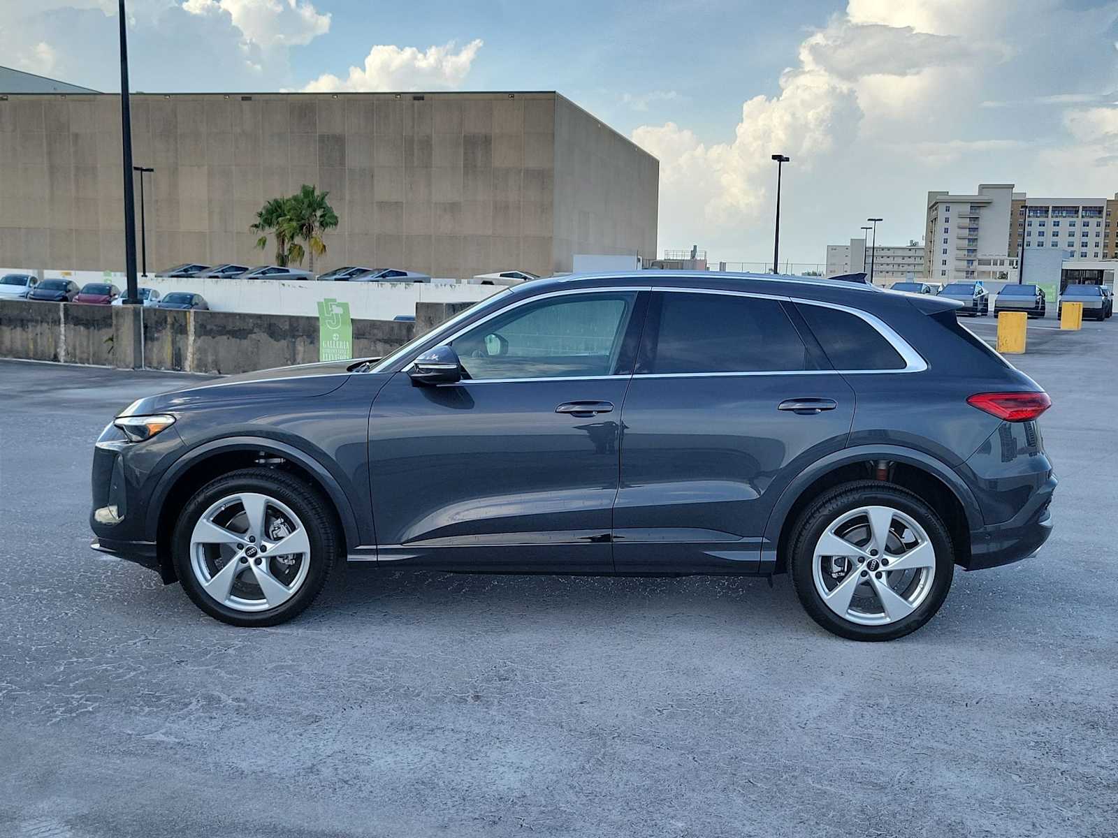 Thumbnail: 2025 Audi Q5 - 3