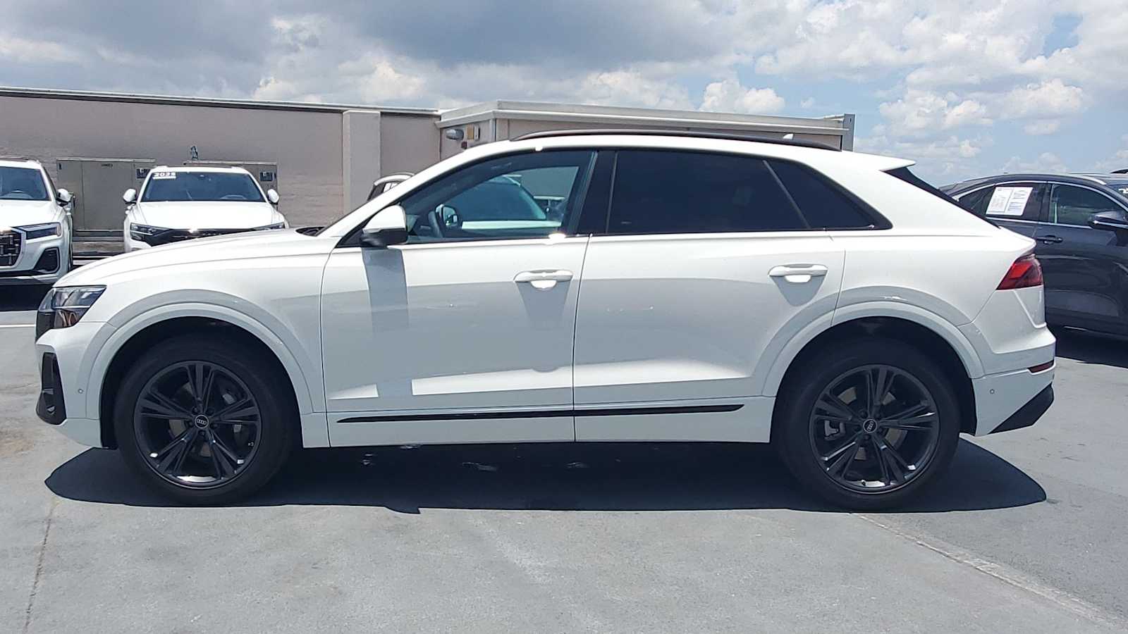 Thumbnail: 2026 Audi Q8 - 3