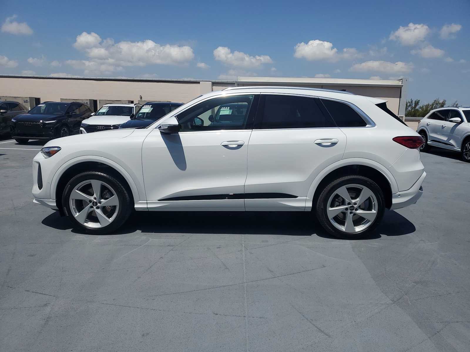 Thumbnail: 2025 Audi Q5 - 3