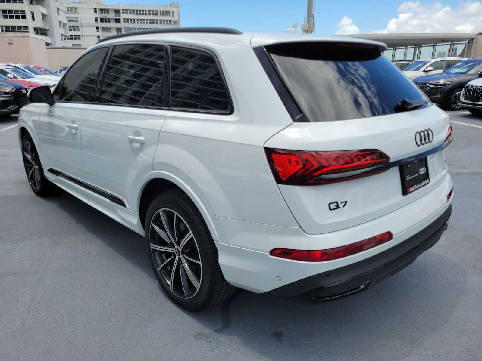 Thumbnail: 2023 Audi Q7 - 4