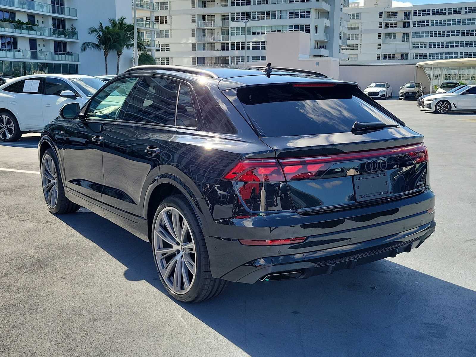 Thumbnail: 2026 Audi Q8 - 4