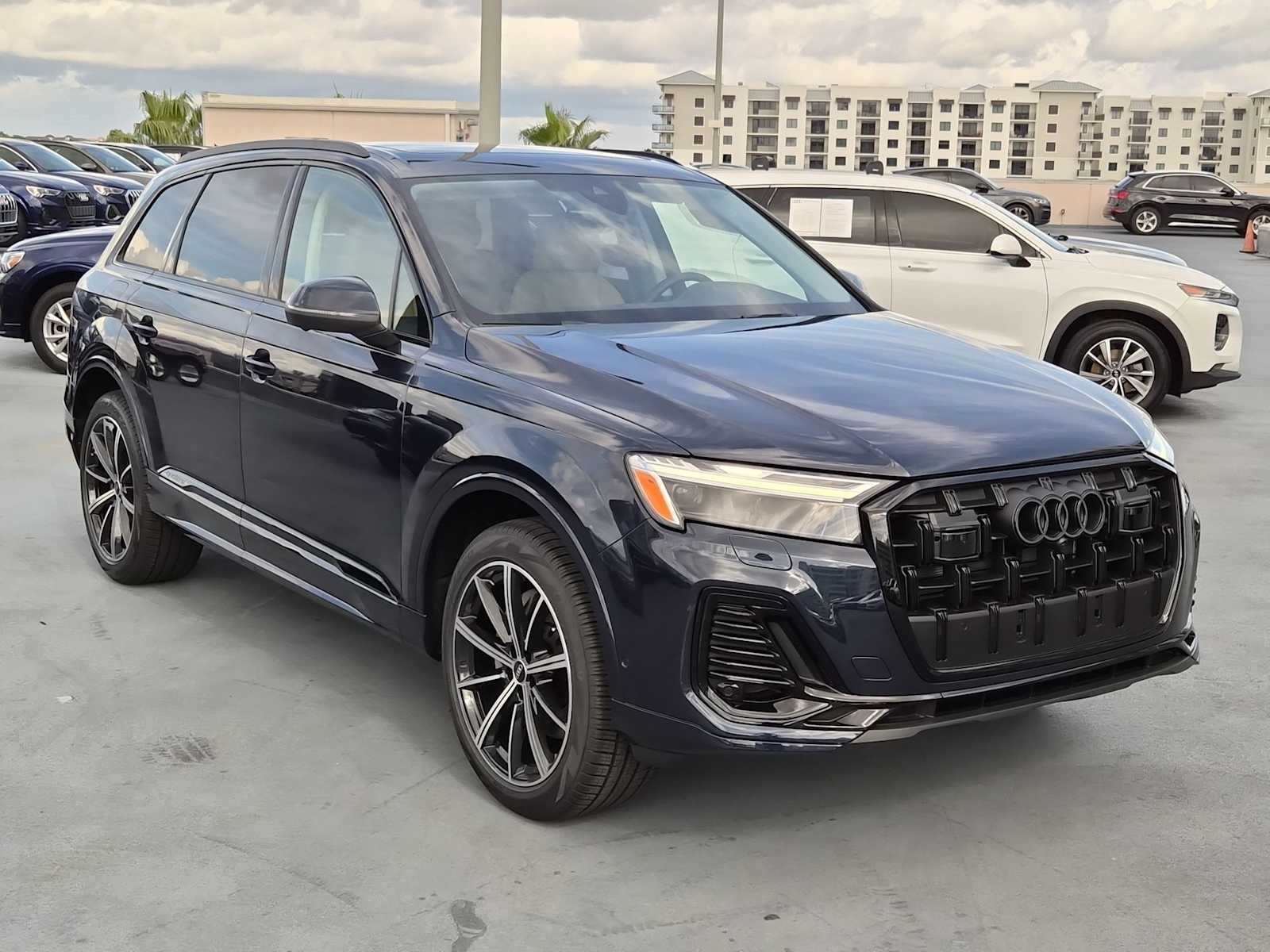 Thumbnail: 2026 Audi Q7 - 8