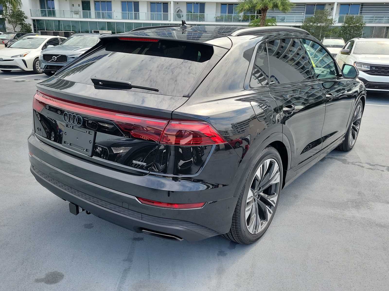 Thumbnail: 2025 Audi Q8 - 6