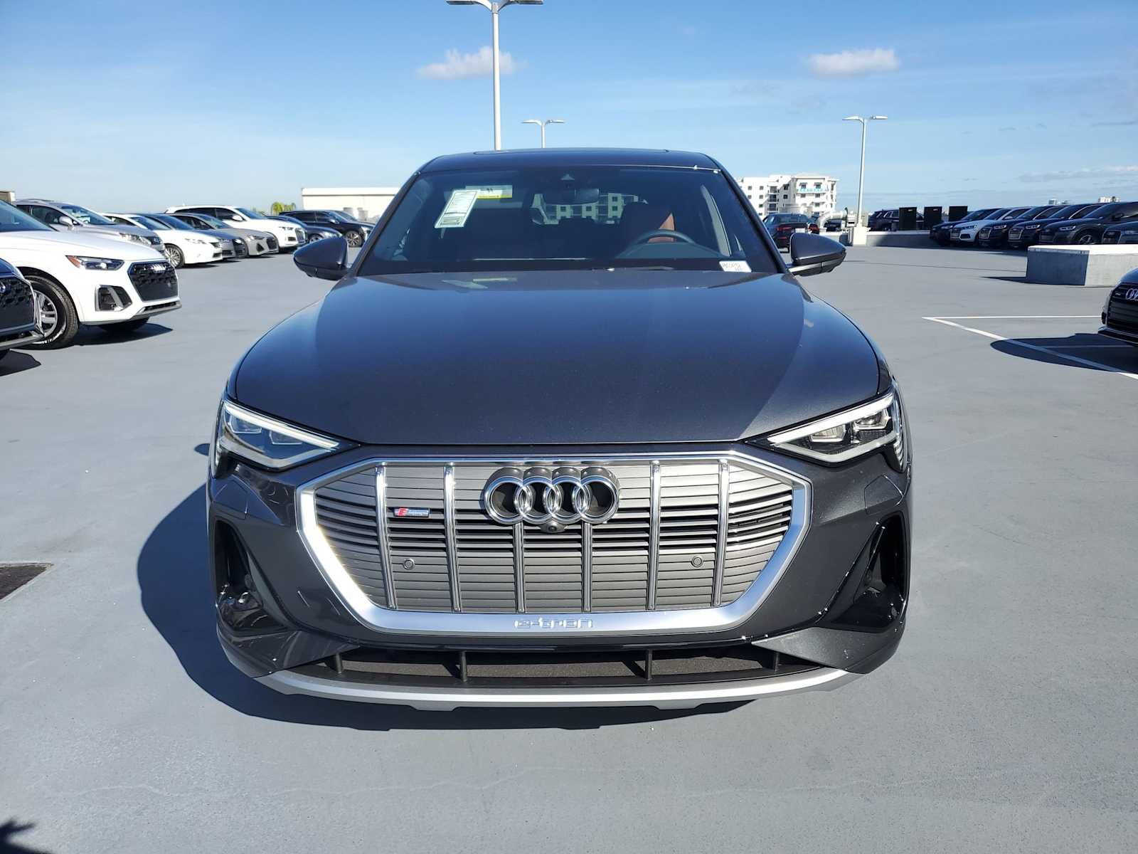 Thumbnail: 2023 Audi e-tron S - 9