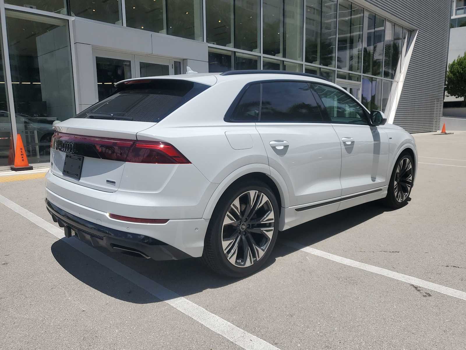 Thumbnail: 2025 Audi Q8 - 6