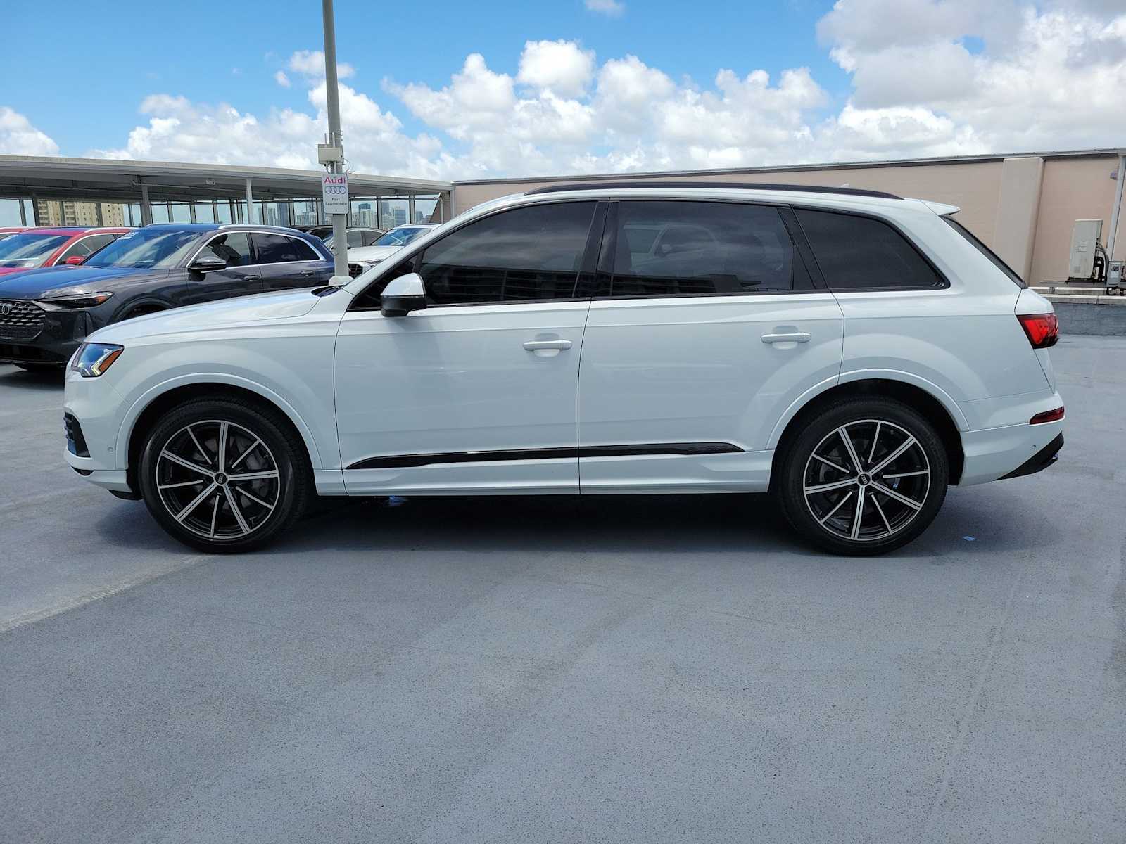 Thumbnail: 2023 Audi Q7 - 3