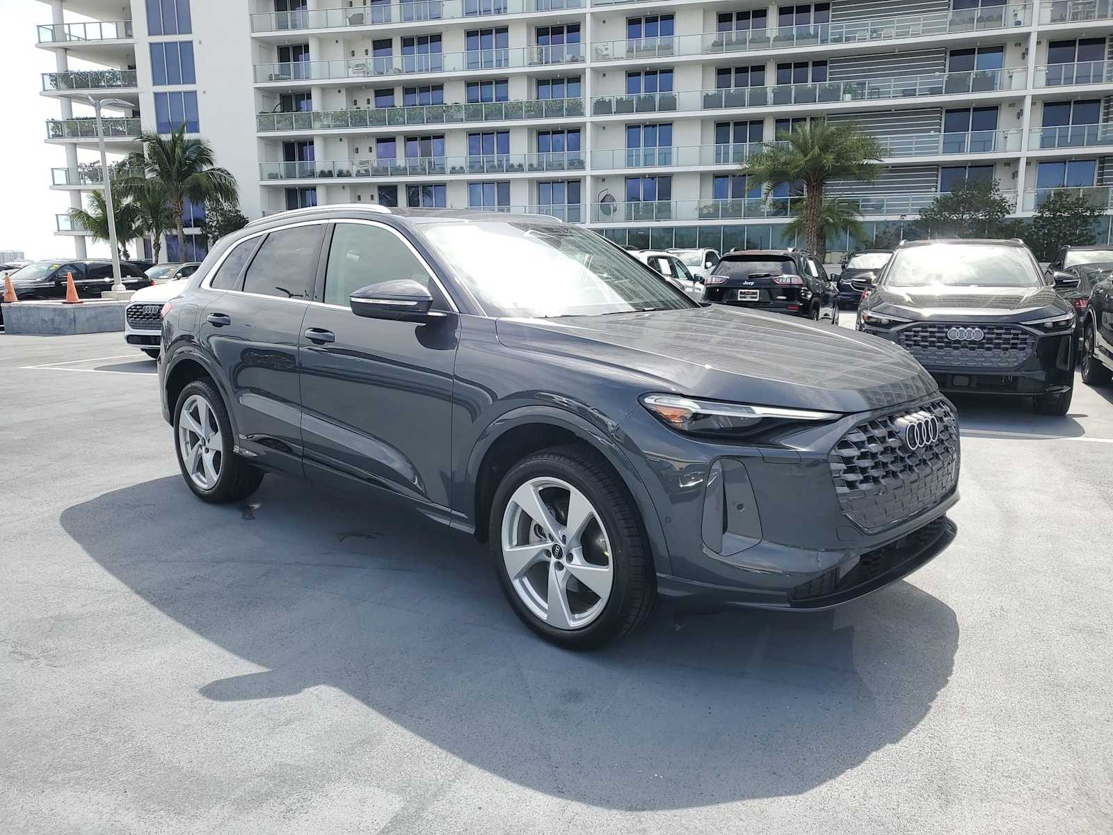 Thumbnail: 2025 Audi Q5 - 8