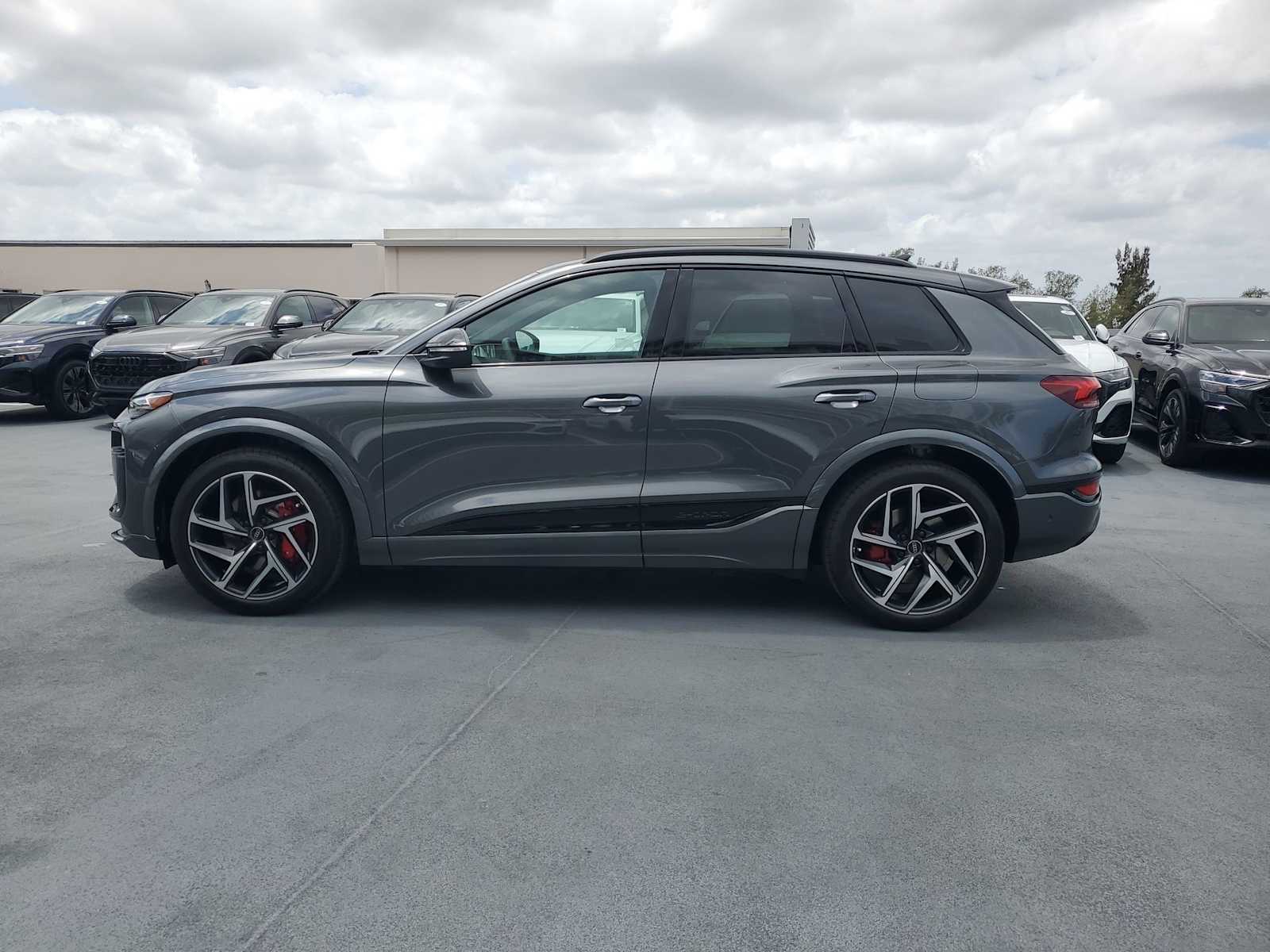 2025 Audi SQ6 photo 3