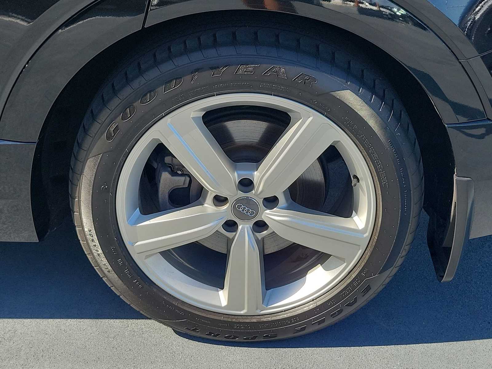 Thumbnail: 2019 Audi e-tron - 12