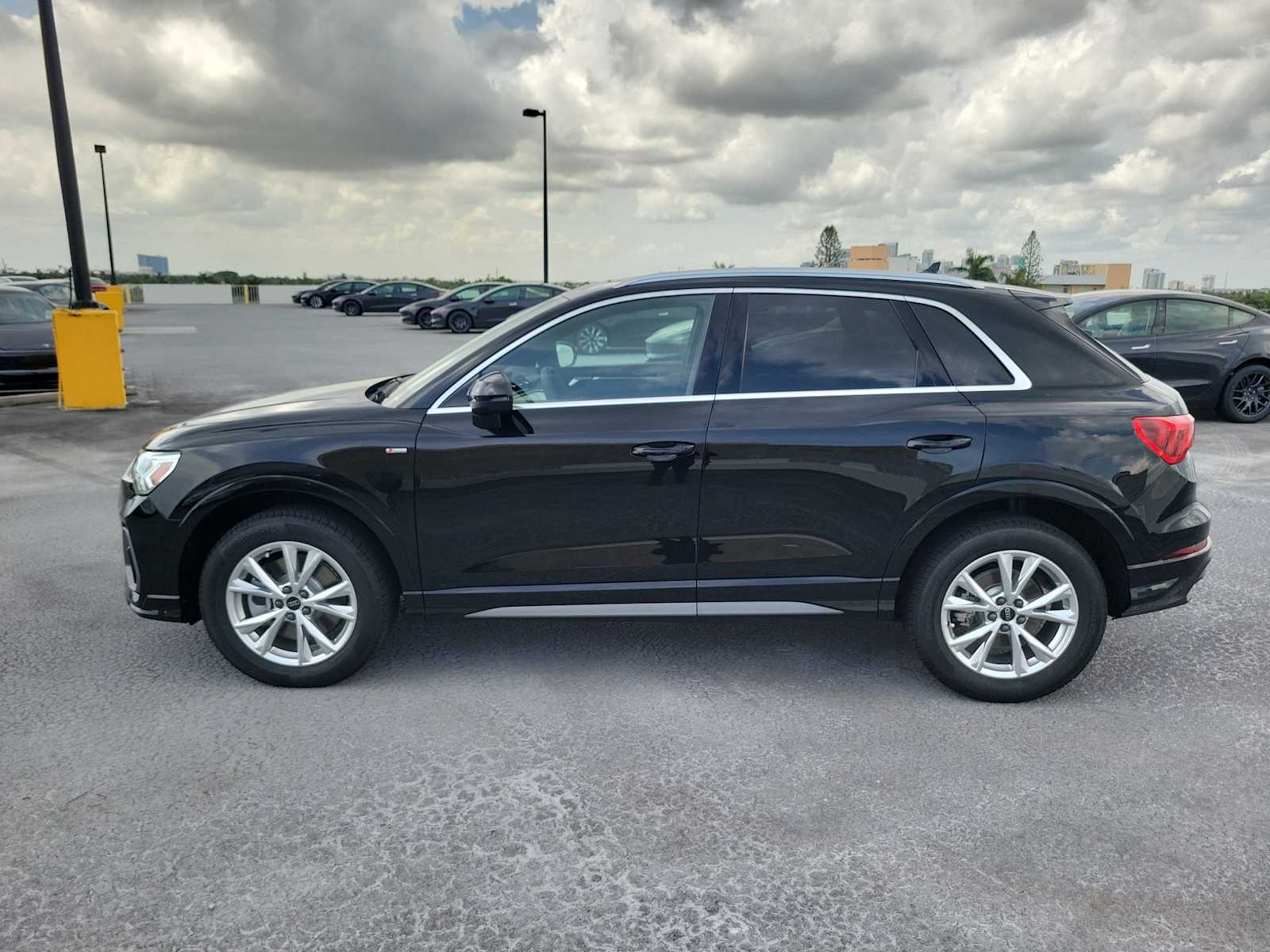 Thumbnail: 2025 Audi Q3 - 3