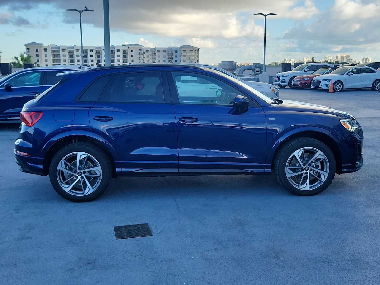 Thumbnail: 2025 Audi Q3 - 7