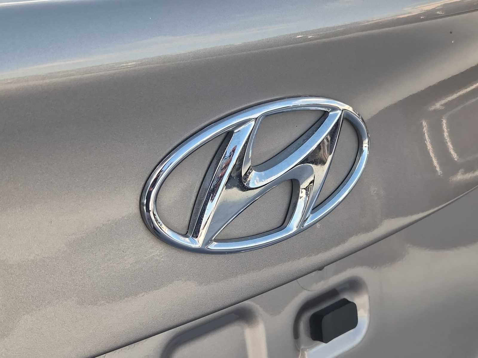 Thumbnail: 2016 Hyundai Elantra - 10