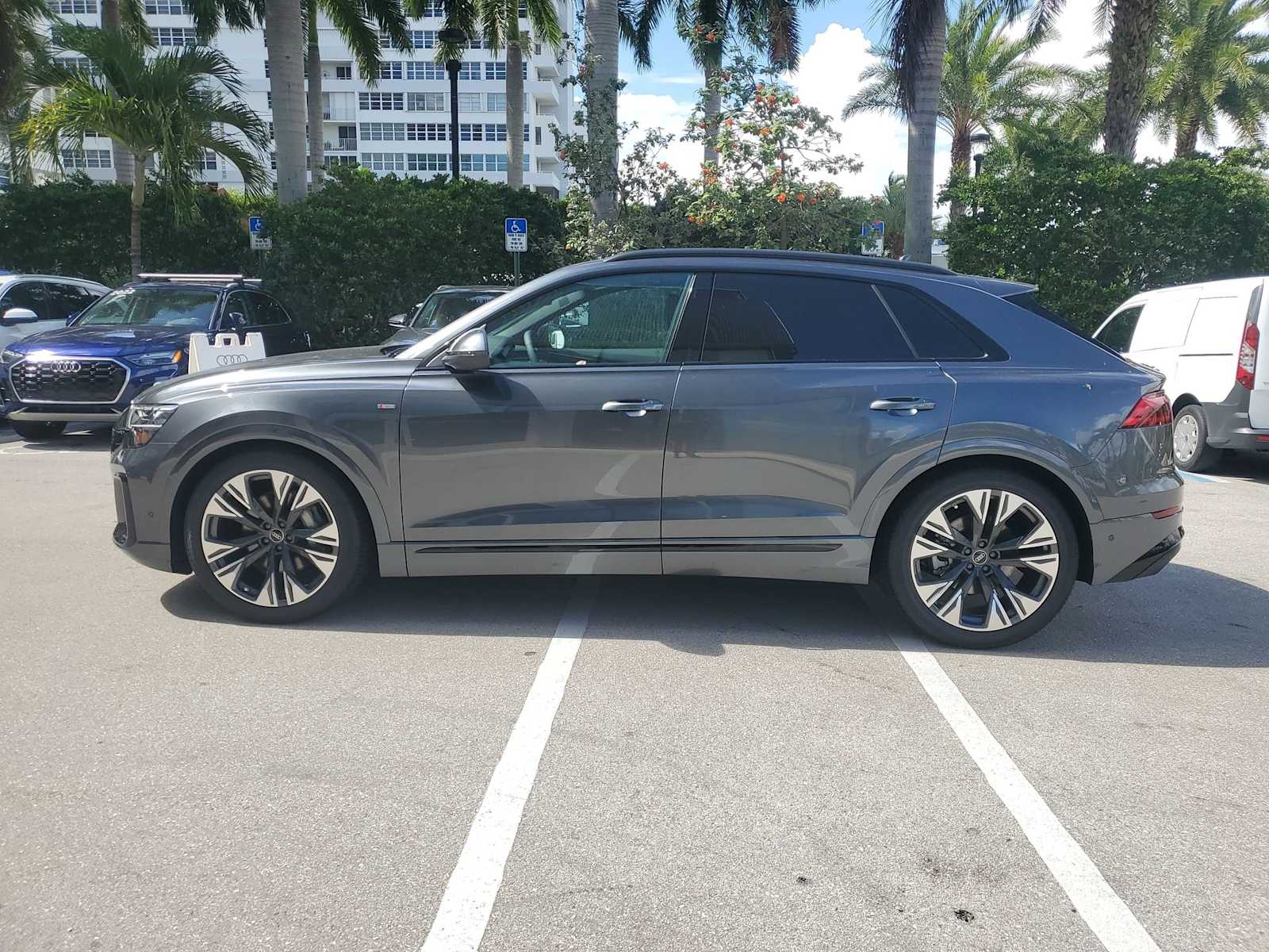 Thumbnail: 2025 Audi Q8 - 3