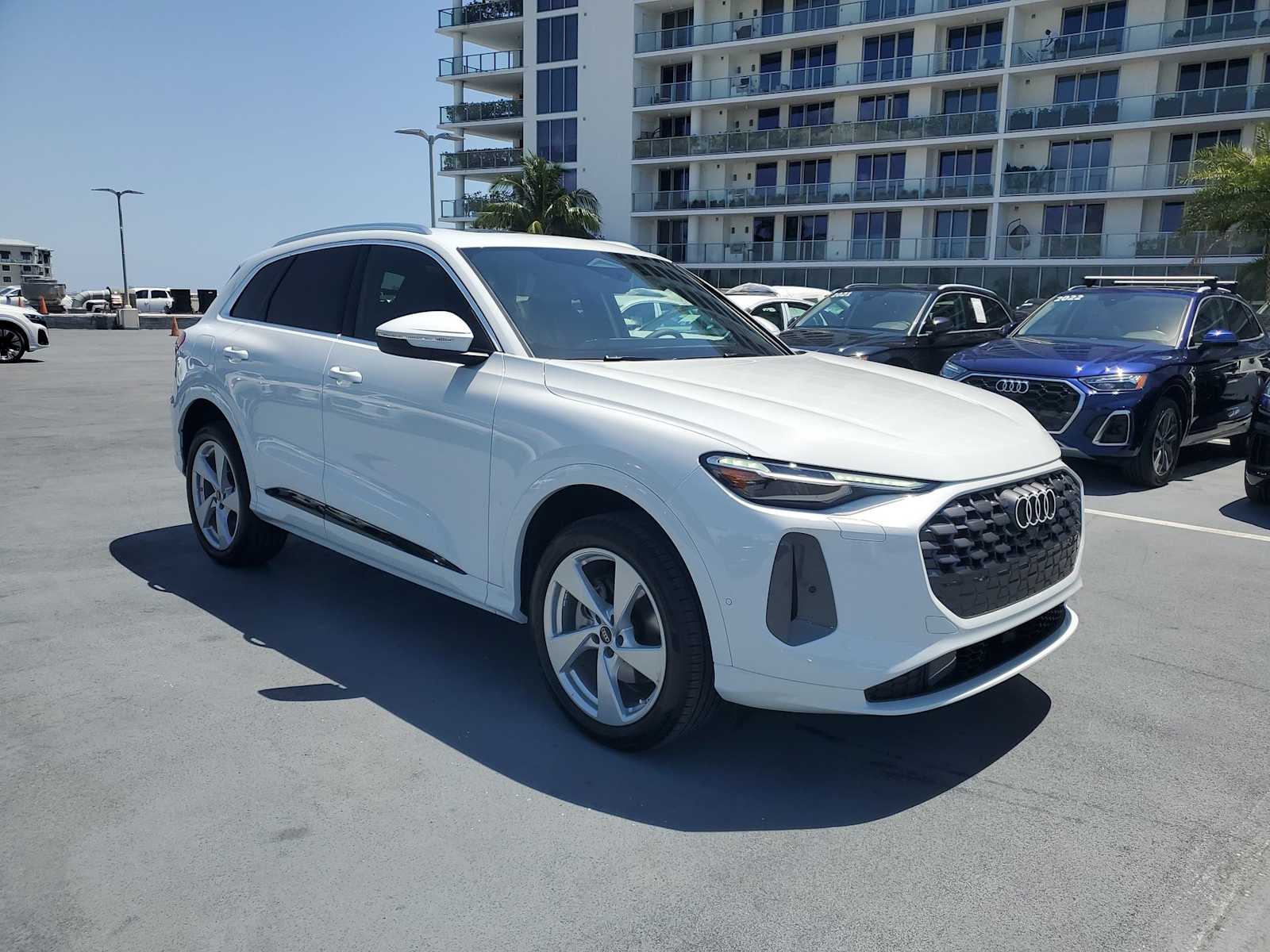 Thumbnail: 2025 Audi Q5 - 8