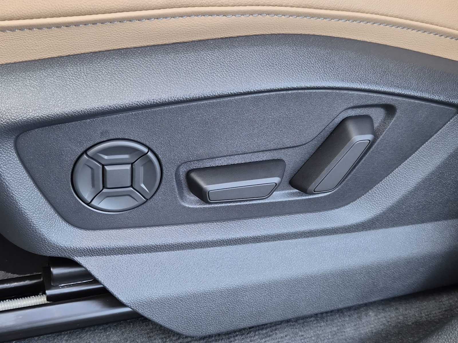 Thumbnail: 2026 Audi Q7 - 16