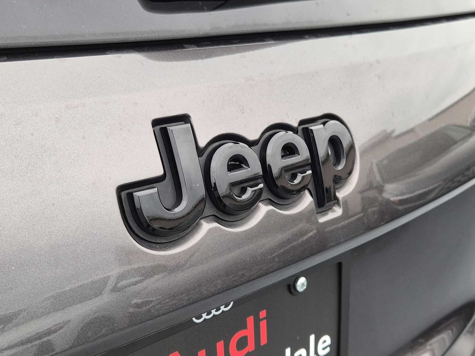 Thumbnail: 2019 Jeep Grand Cherokee - 10