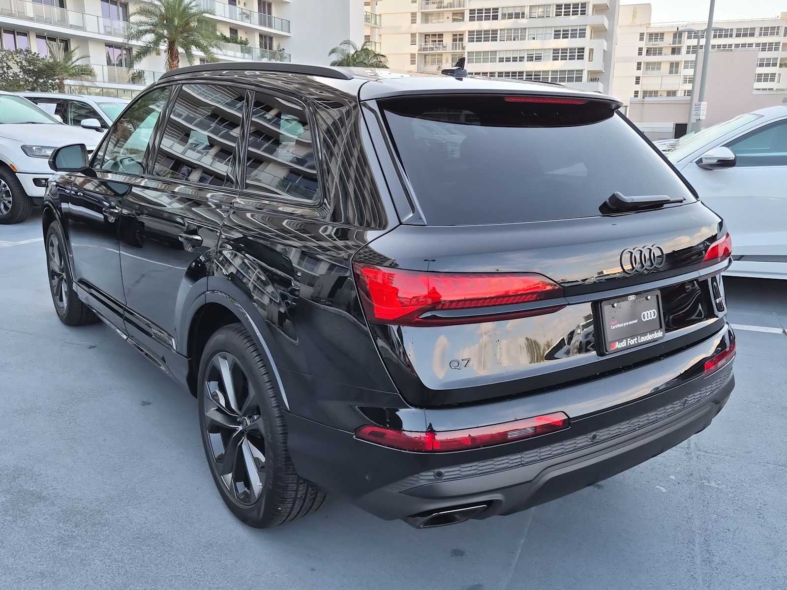 Thumbnail: 2025 Audi Q7 - 4