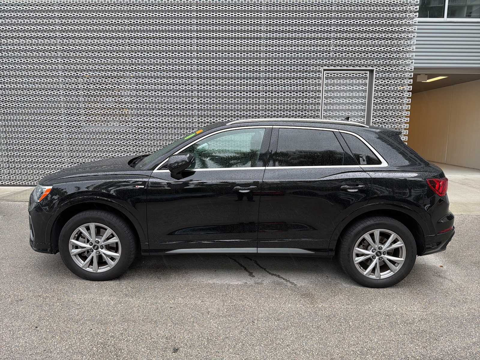 Thumbnail: 2021 Audi Q3 - 2