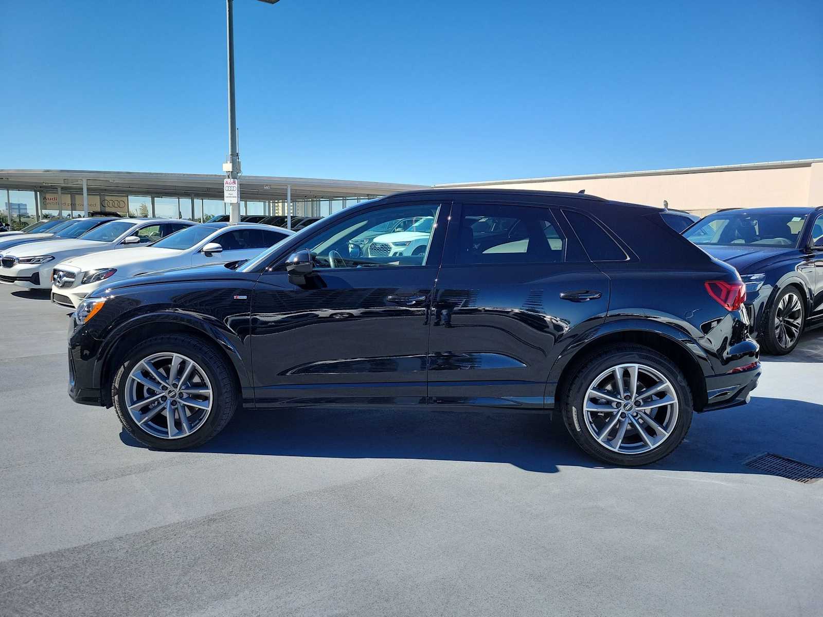 Thumbnail: 2022 Audi Q3 - 3