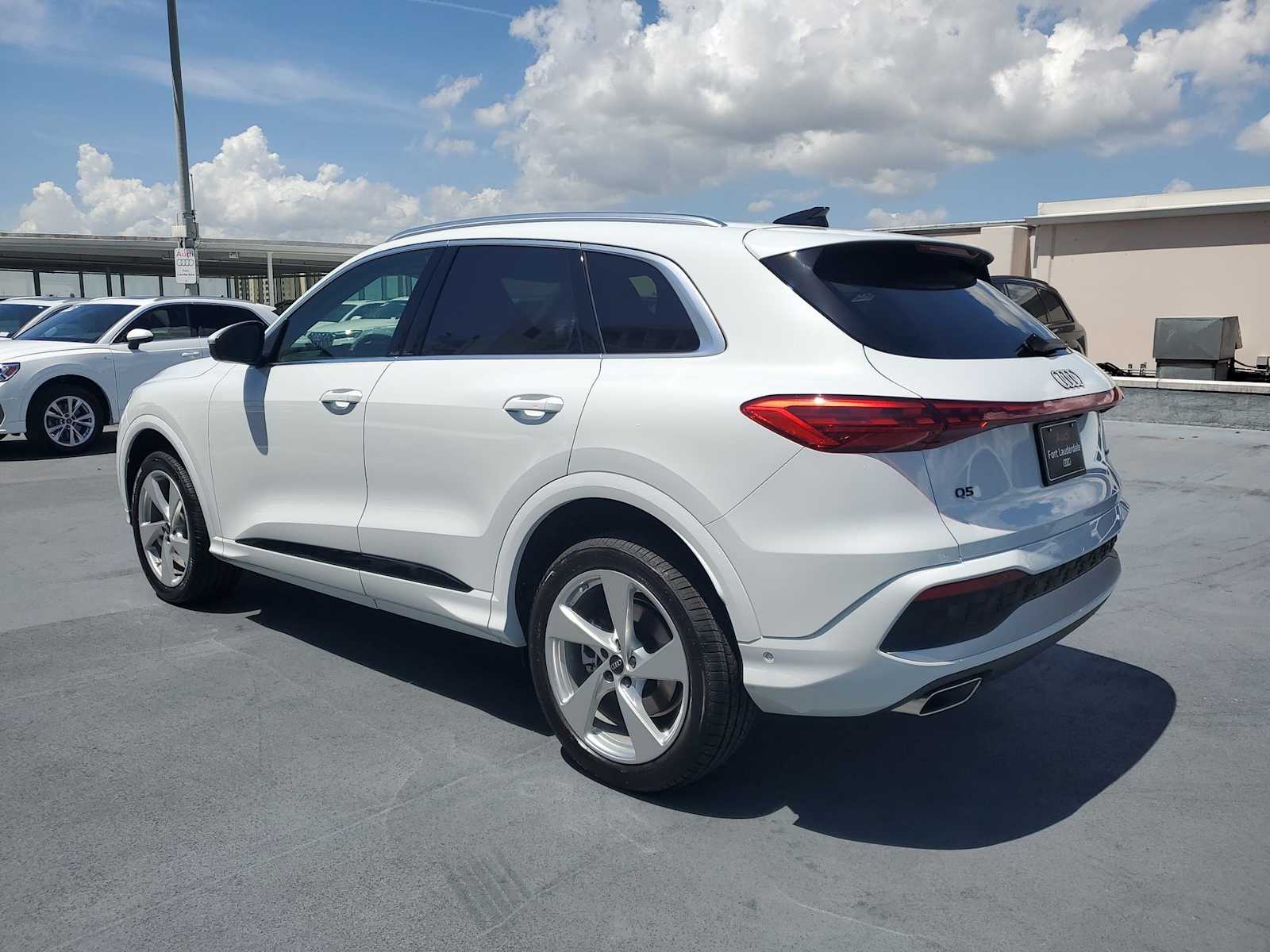 Thumbnail: 2025 Audi Q5 - 4