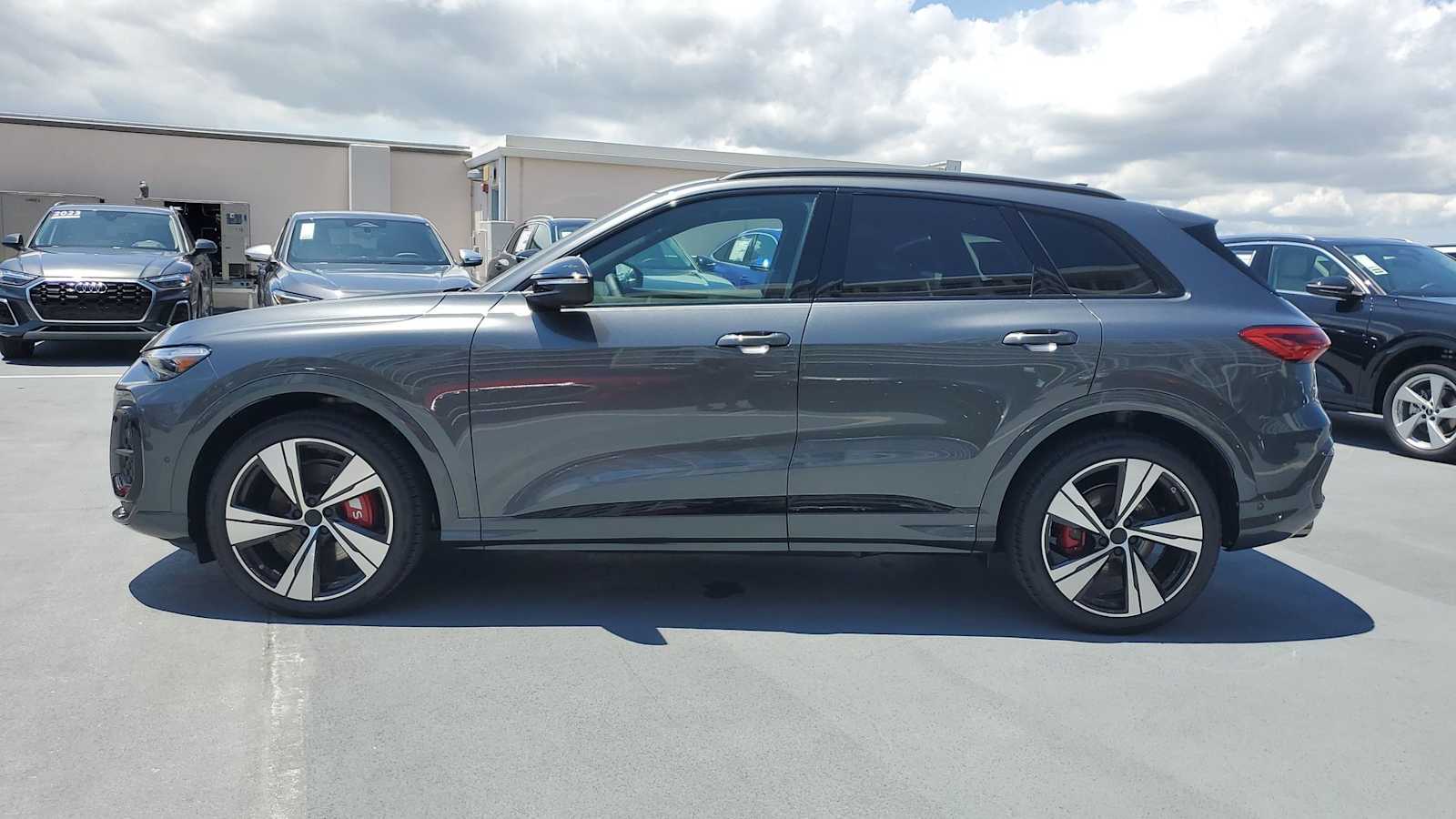 Thumbnail: 2026 Audi SQ5 - 3