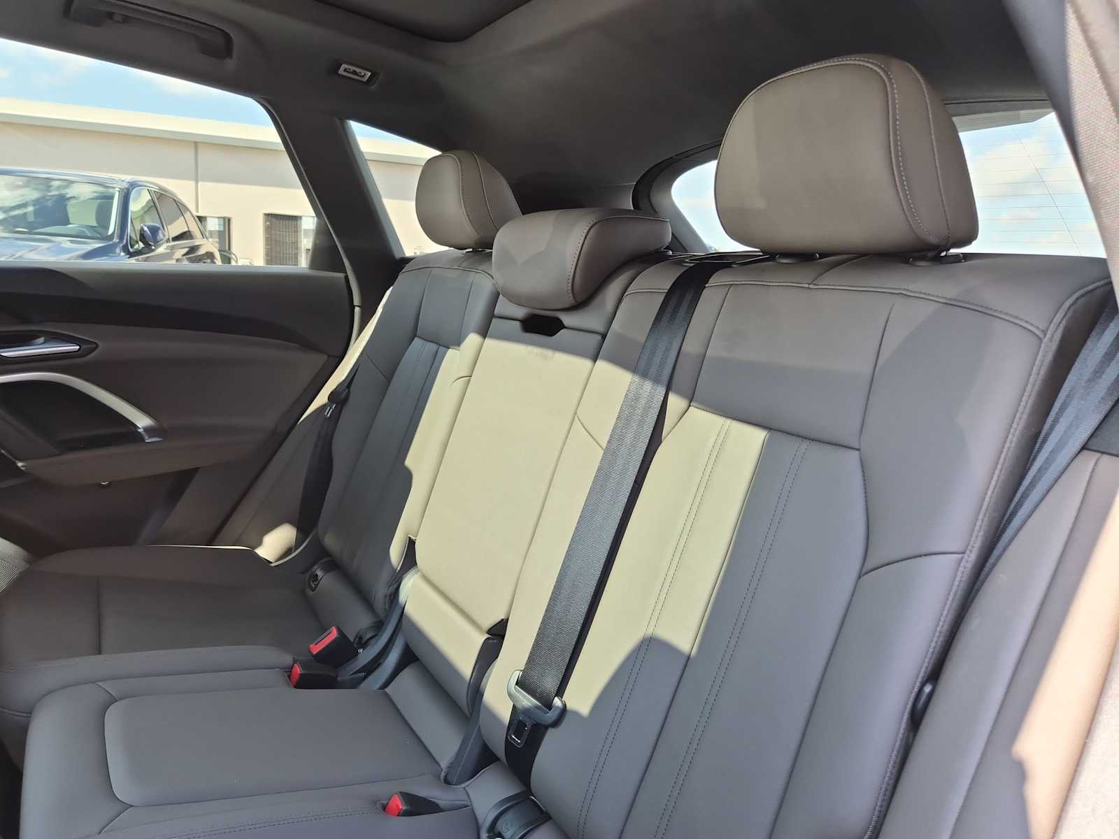 Thumbnail: 2025 Audi Q5 - 19