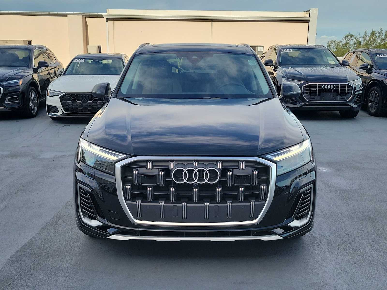 Thumbnail: 2025 Audi Q7 - 9