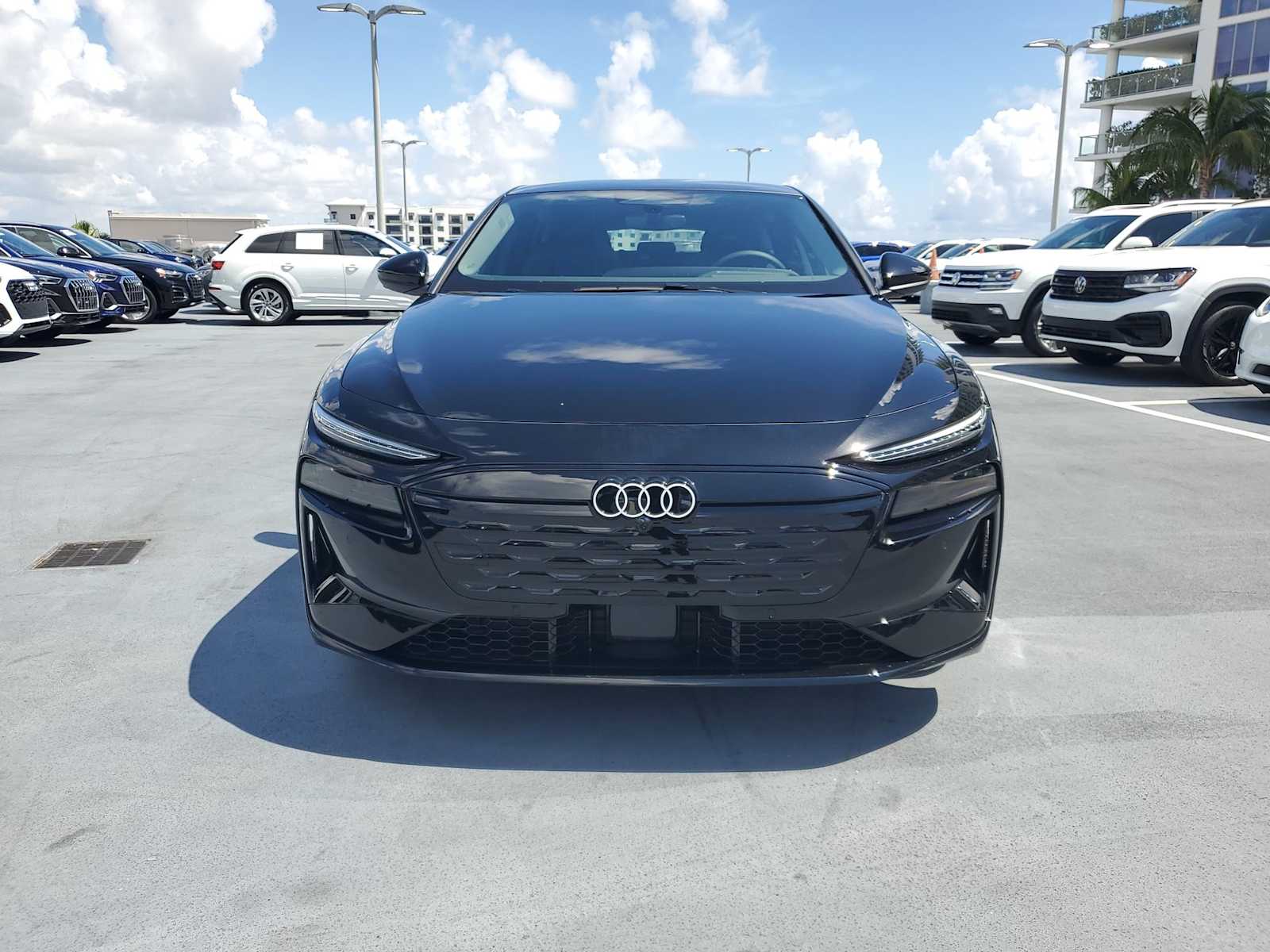 Thumbnail: 2025 Audi e-tron S - 9
