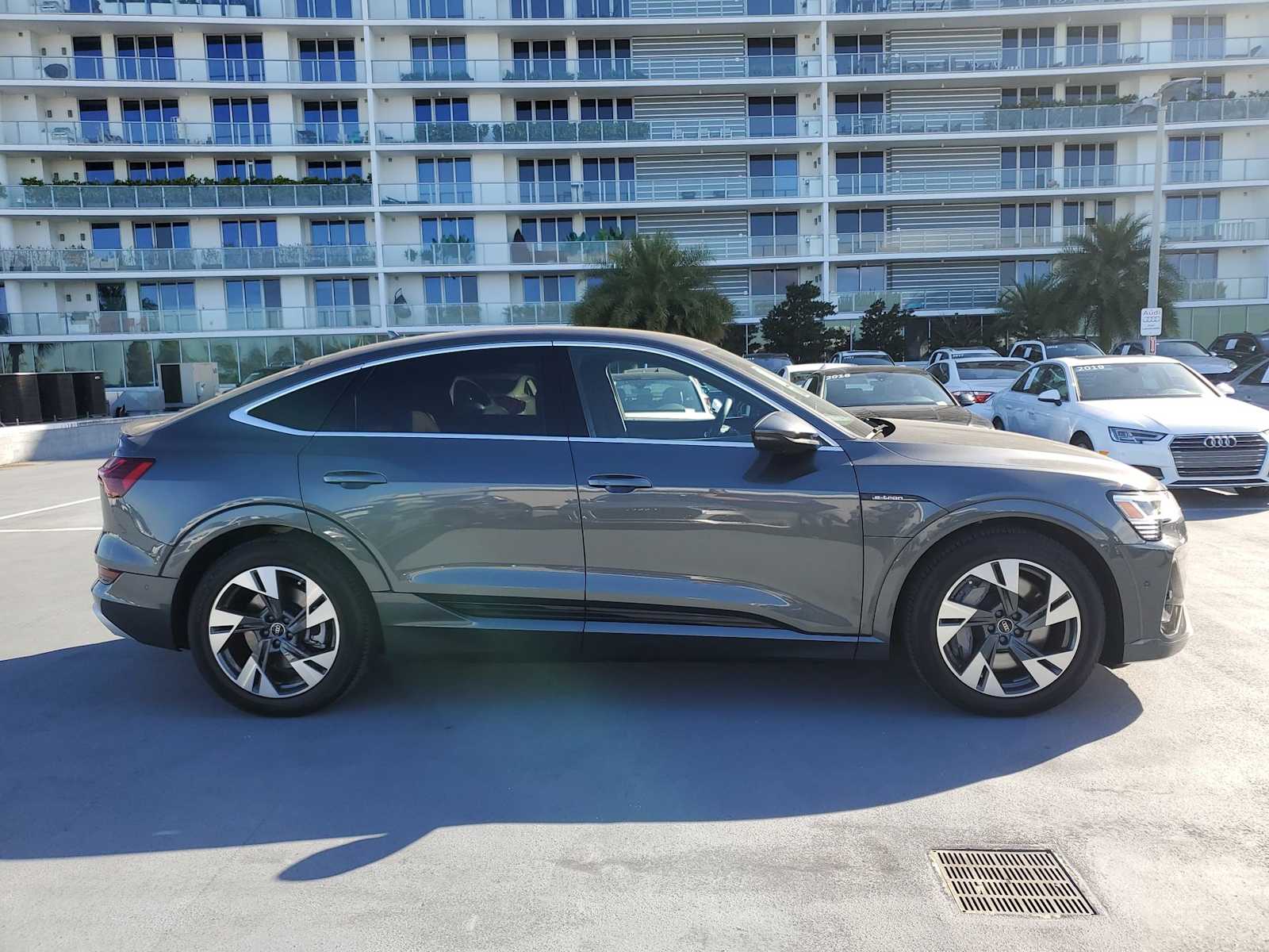 Thumbnail: 2023 Audi e-tron S - 7